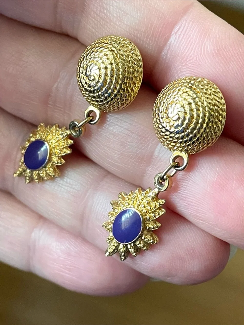 Vtg goldtone off-duty supermodel ‘90s style coiled rope dome dangle earrings